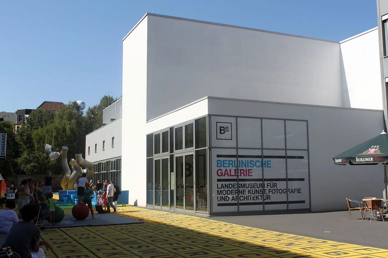 De industriële gevel van de Berlinische Galerie in Kreuzberg, het museum voor moderne Berlijnse kunst