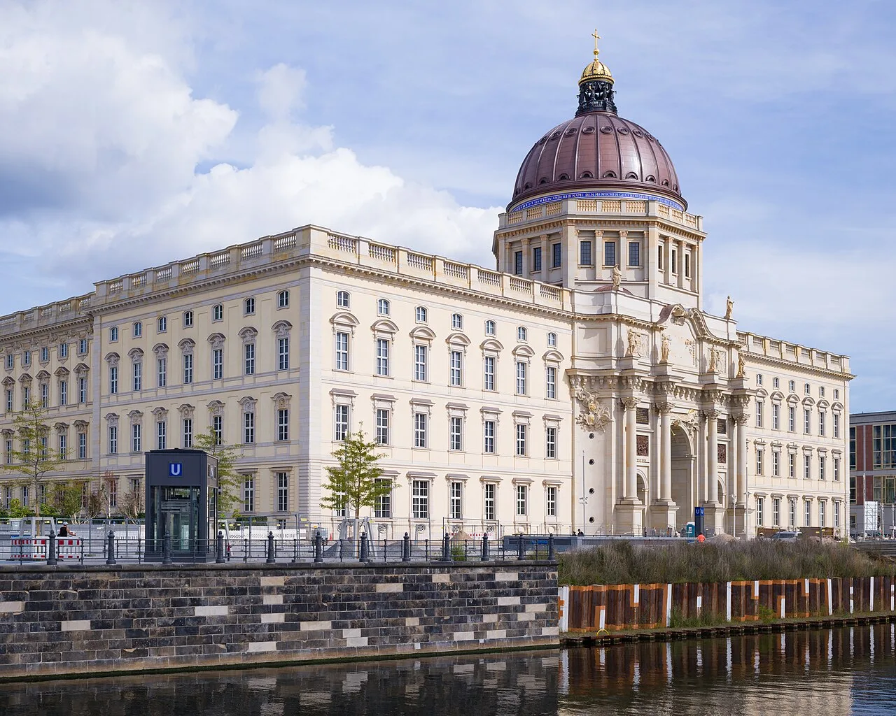 Het Berliner Stadtschloss ofwel Humboldt Forum, de barokke gevel van het gereconstrueerde stadspaleis in Berlijn-Mitte